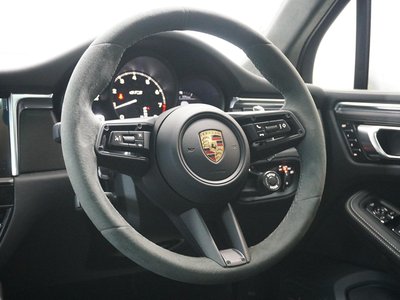 PORSCHE MACAN - 10