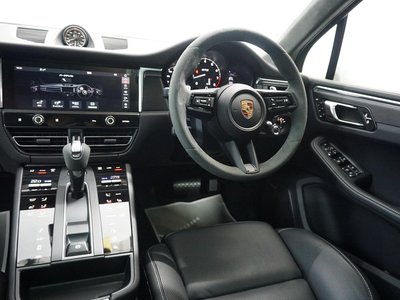 PORSCHE MACAN - 9