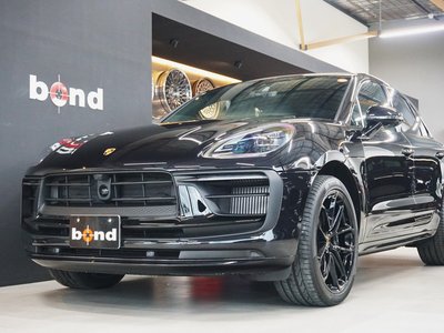 PORSCHE MACAN - 1