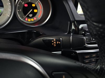 MERCEDES-BENZ E-CLASS - 9