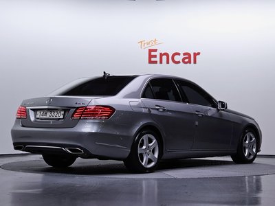 MERCEDES-BENZ E-CLASS - 4