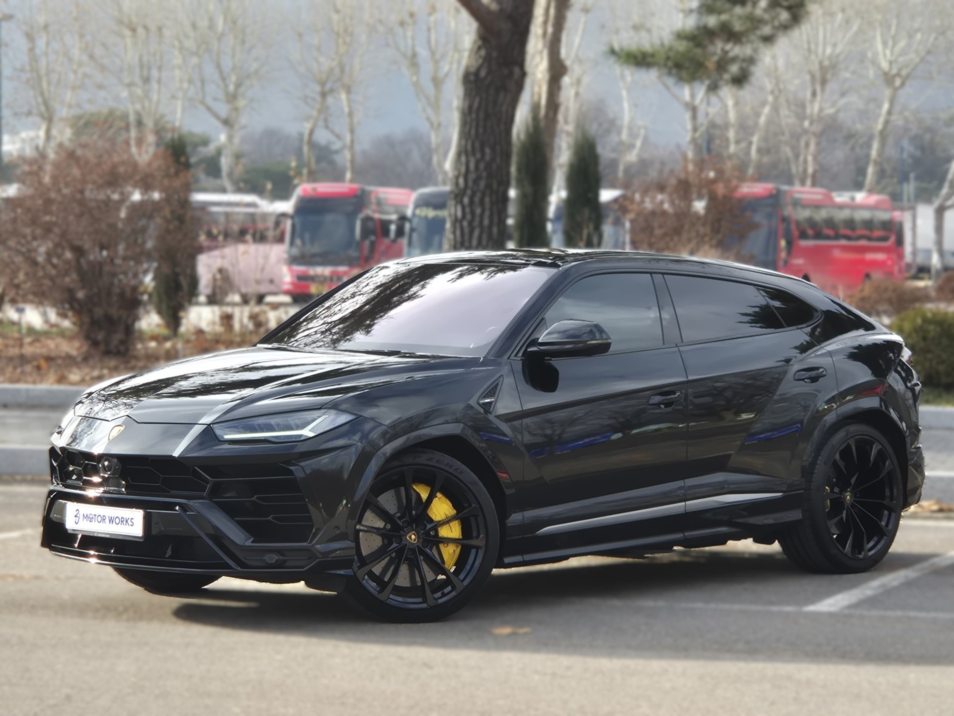 LAMBORGHINI URUS - View 1