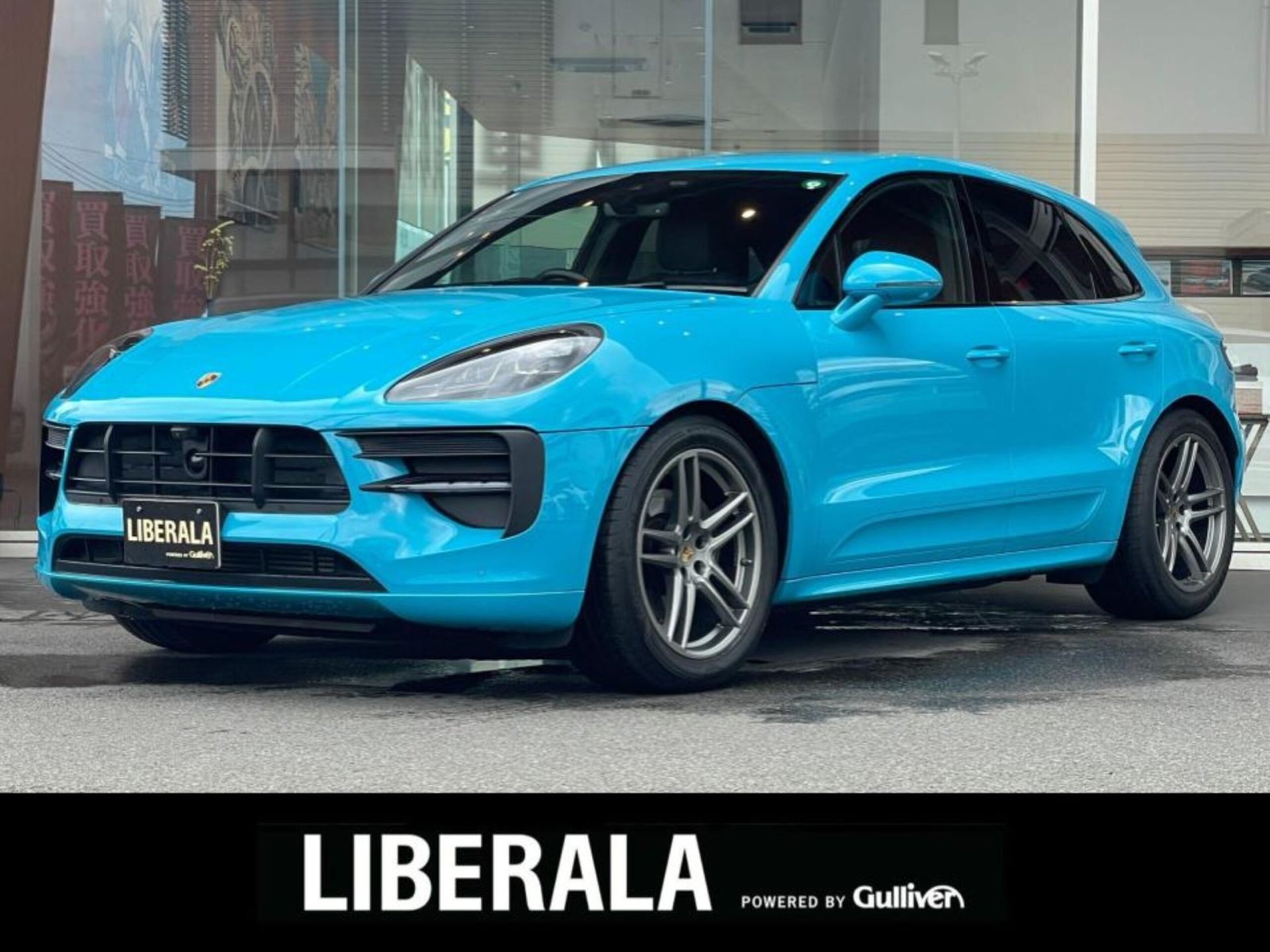 PORSCHE MACAN - View 1