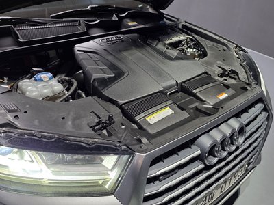 AUDI Q7 - 7