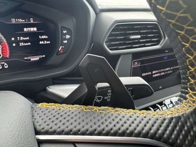 LAMBORGHINI URUS - 10