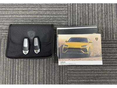 LAMBORGHINI URUS - 6