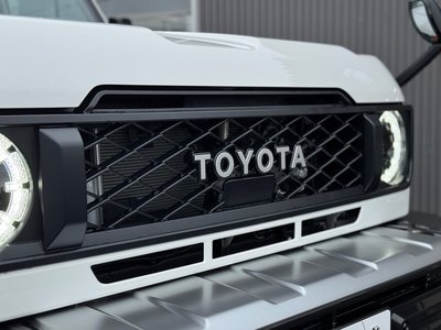 TOYOTA LAND CRUISER 70 - 9