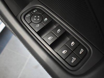 2023 Porsche PANAMERA — миниатюра 32