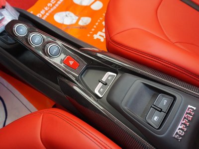 صورة 59 لـ 2020 Ferrari F8 SPIDER