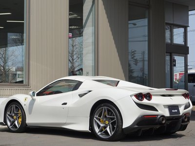 صورة 10 لـ 2020 Ferrari F8 SPIDER