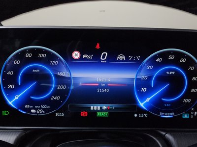 MERCEDES-BENZ EQE - 8