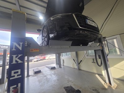 AUDI A8 - 1
