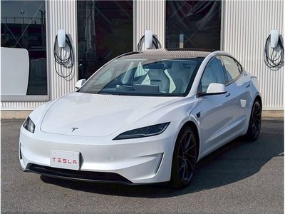 TESLA MODEL 3 - 1
