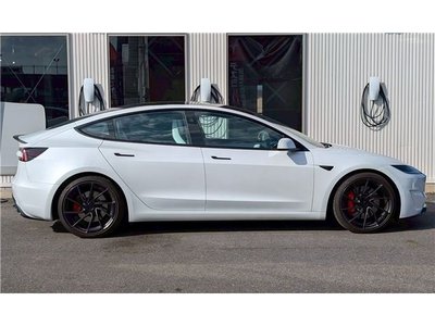 TESLA MODEL 3 - 10