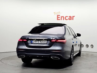 MERCEDES-BENZ E-CLASS - 3