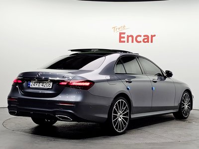 MERCEDES-BENZ E-CLASS - 4