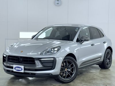PORSCHE MACAN - 1