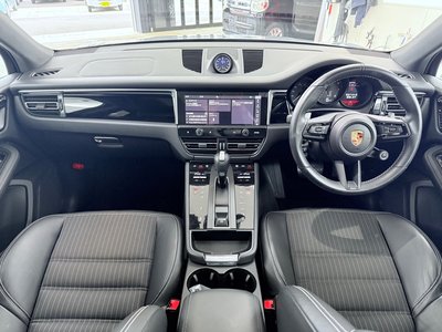 PORSCHE MACAN - 5
