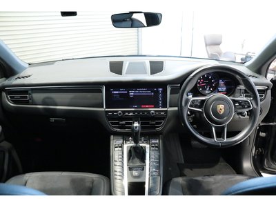 صورة 3 لـ 2021 Porsche MACAN