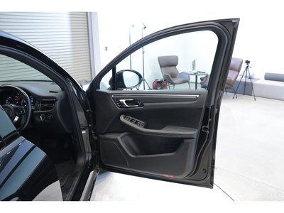 صورة مصغرة 12 لـ 2021 Porsche MACAN