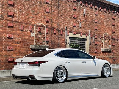 LEXUS LS - 6