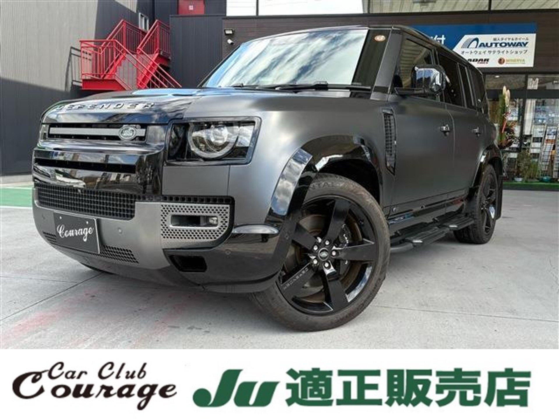 LAND ROVER DEFENDER - View 1