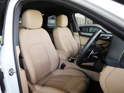 2025 Porsche MACAN 缩略图 13