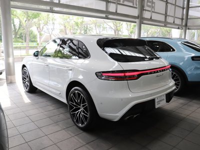 2025 Porsche MACAN photo 6