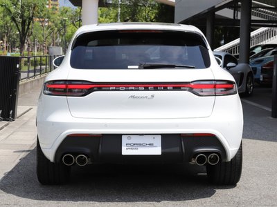 2025 Porsche MACAN photo 2