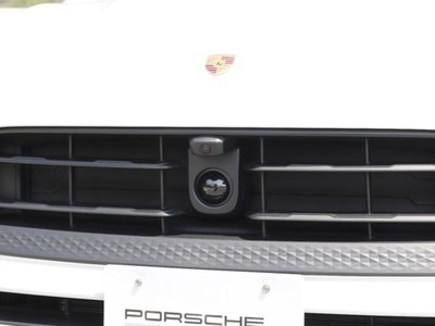 2025 Porsche MACAN photo 9