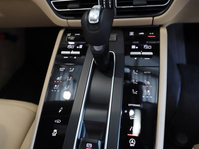 2025 Porsche MACAN 缩略图 16