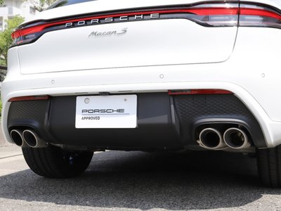 2025 Porsche MACAN photo 10
