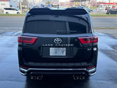 TOYOTA LAND CRUISER - 7