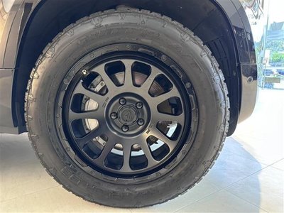 LAND ROVER DEFENDER - 9