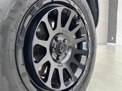 LAND ROVER DEFENDER - 10