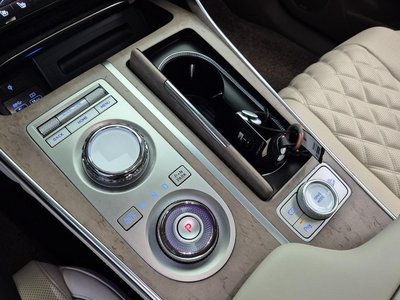 صورة 8 لـ 2023 Genesis GV80