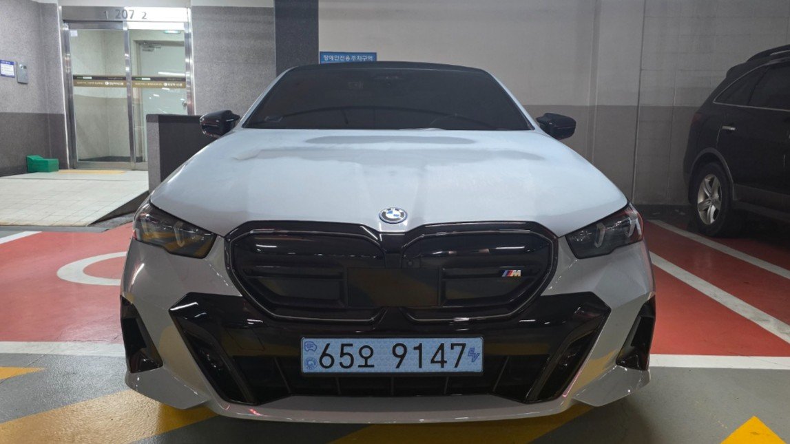 BMW I5 - View 1