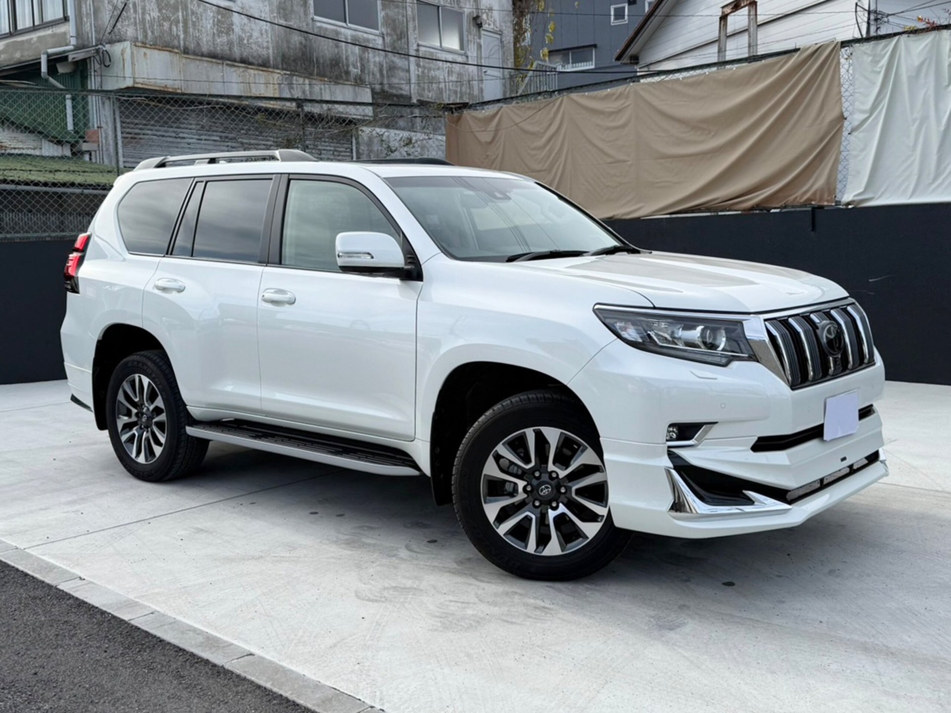 TOYOTA LAND CRUISER PRADO - View 1
