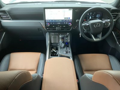 2025 Lexus GX photo 10