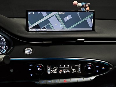 2022 Genesis GV70 thumbnail 23