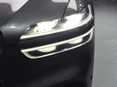 صورة 9 لـ 2022 Genesis GV70