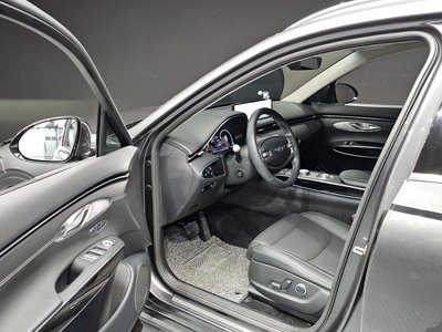 2022 Genesis GV70 thumbnail 13