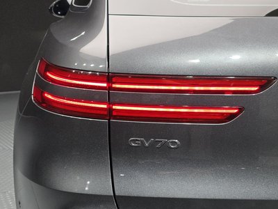 صورة 10 لـ 2022 Genesis GV70
