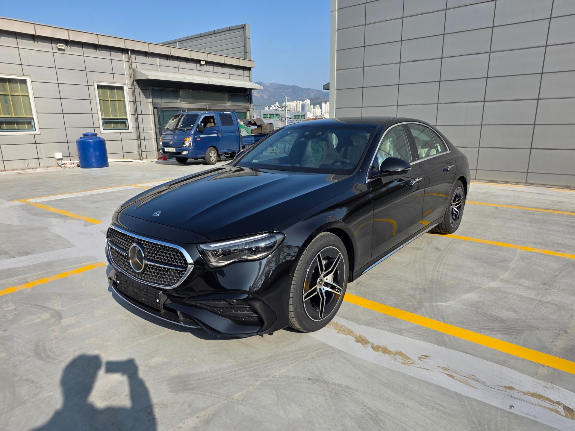 MERCEDES-BENZ E-CLASS - View 1