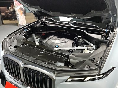 BMW X7 - 7