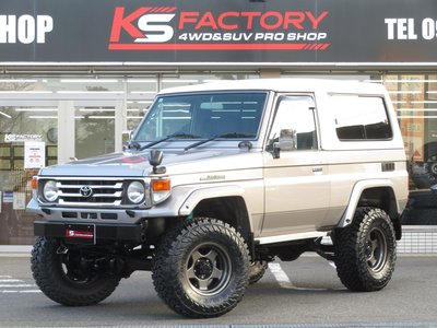 TOYOTA LAND CRUISER 70 - 1
