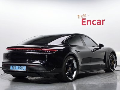 PORSCHE TAYCAN - 5