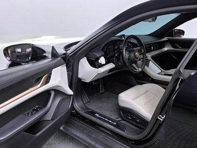 PORSCHE TAYCAN - 9