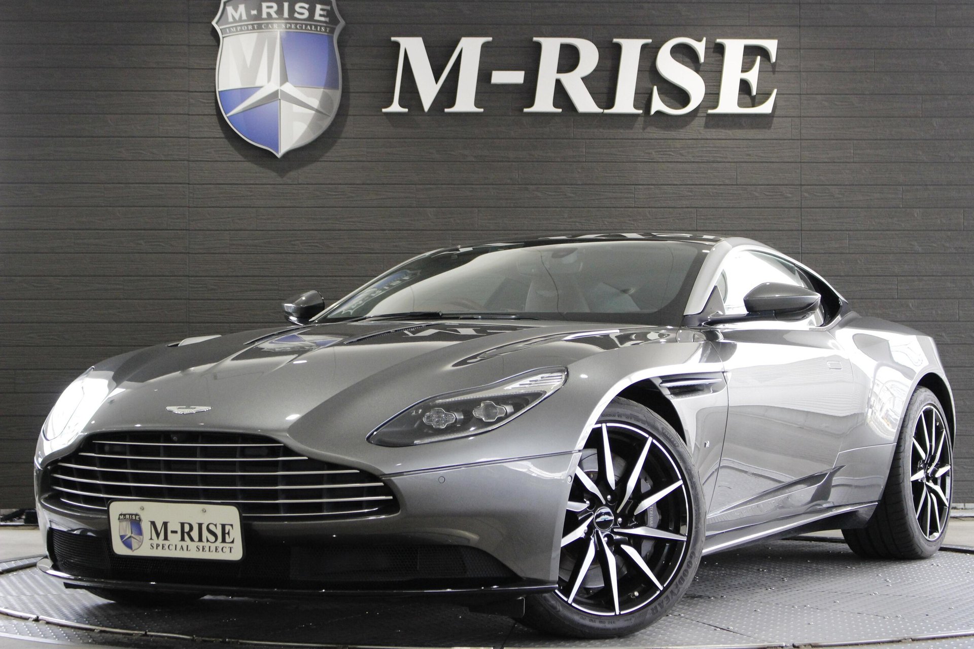 ASTON MARTIN DB11 - View 1