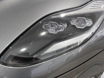 ASTON MARTIN DB11 - 5